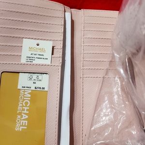 Michael Kors Gilly's handbag and wallet